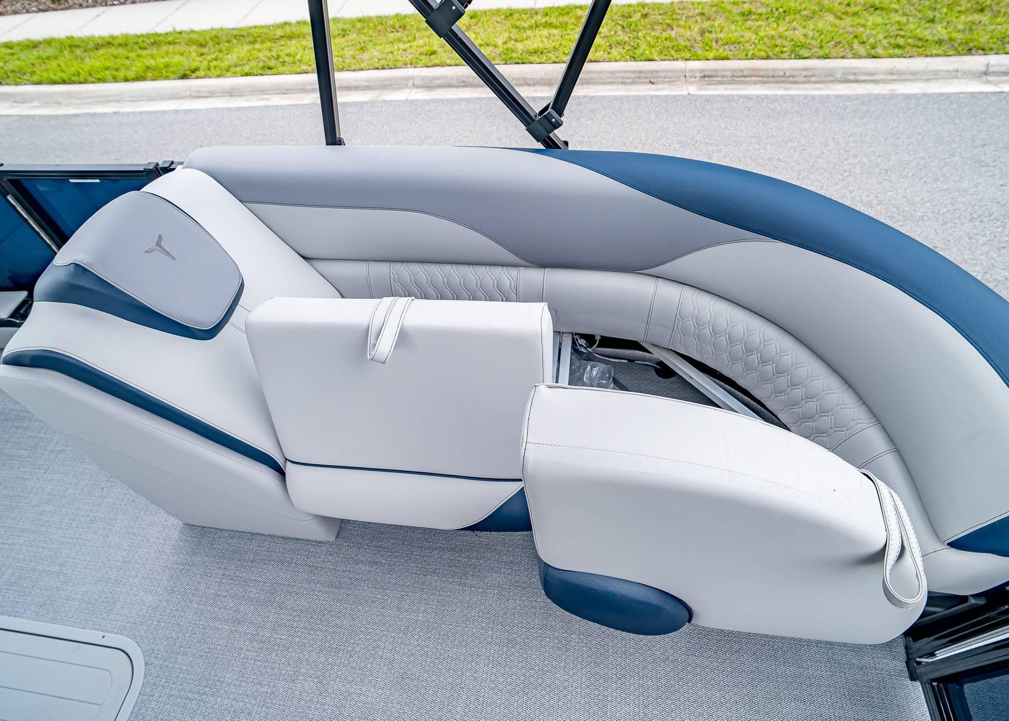 2025 Tahoe Pontoon LTZ Quad Lounge - 23