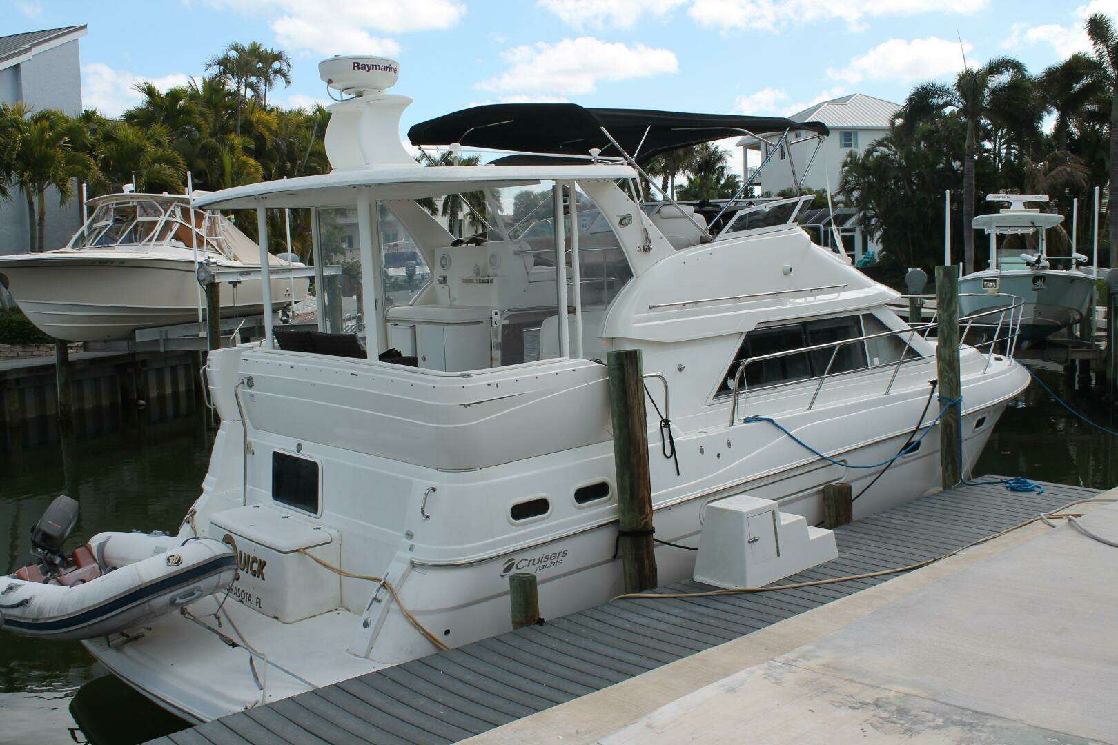 2004 Cruisers Yachts — - Image 3