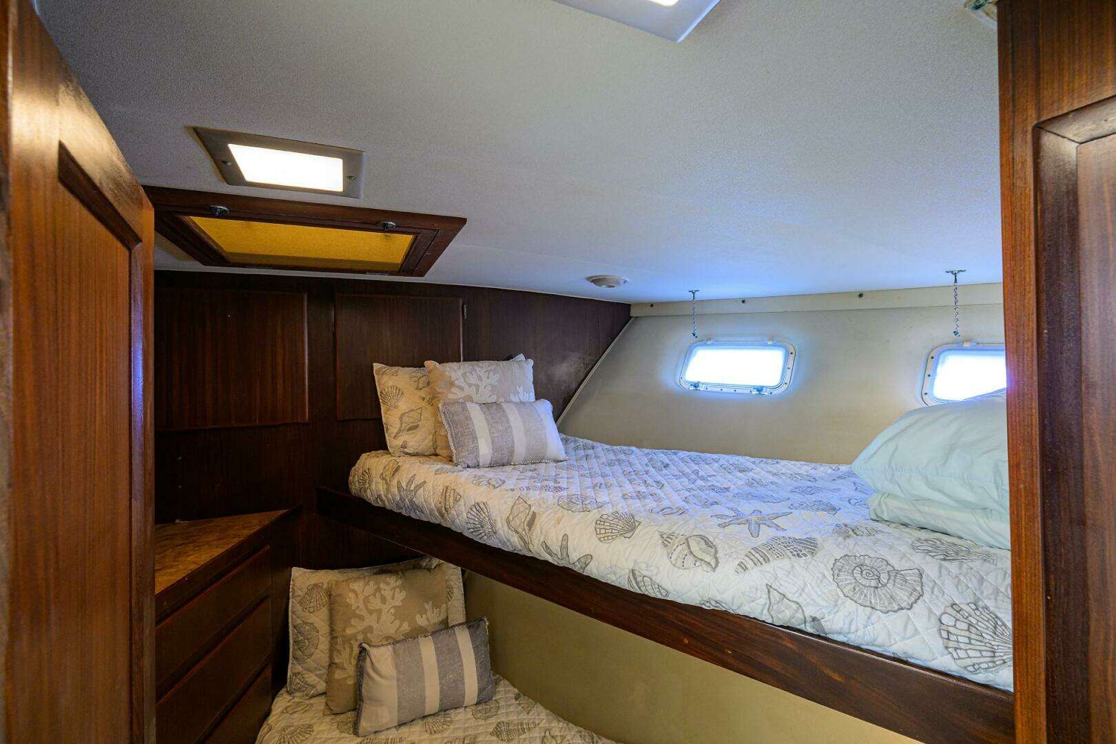 1987 Hatteras 63 Motor Yacht - Image 34