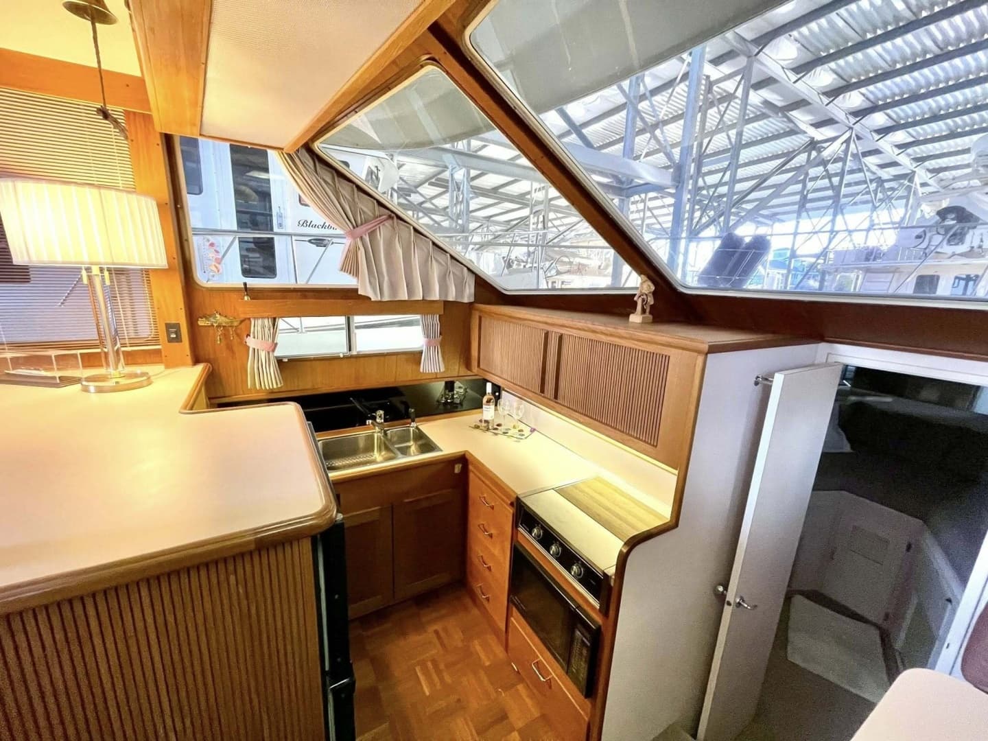 1989 Tollycraft Cockpit Motor Yacht - Image 4