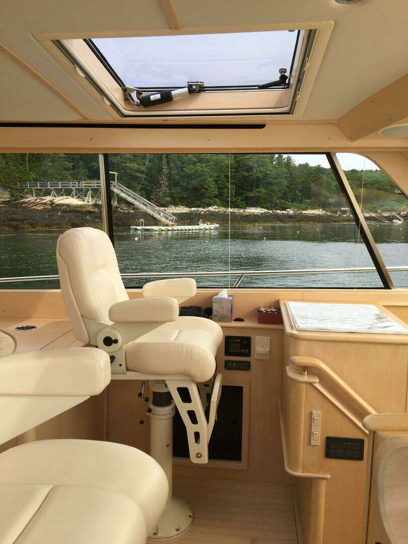 2013 Hinckley Talaria - Image 20