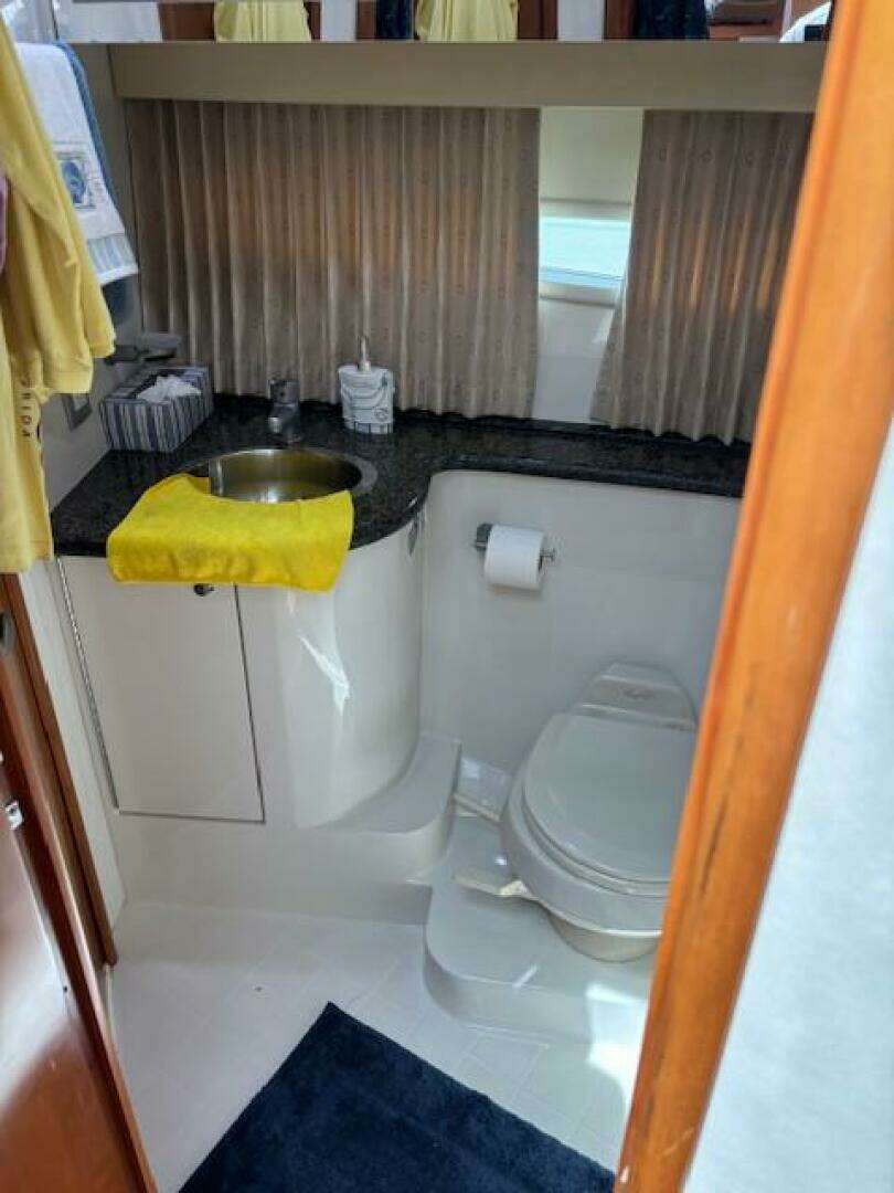 2006 Carver 43 Motor Yacht - Image 65
