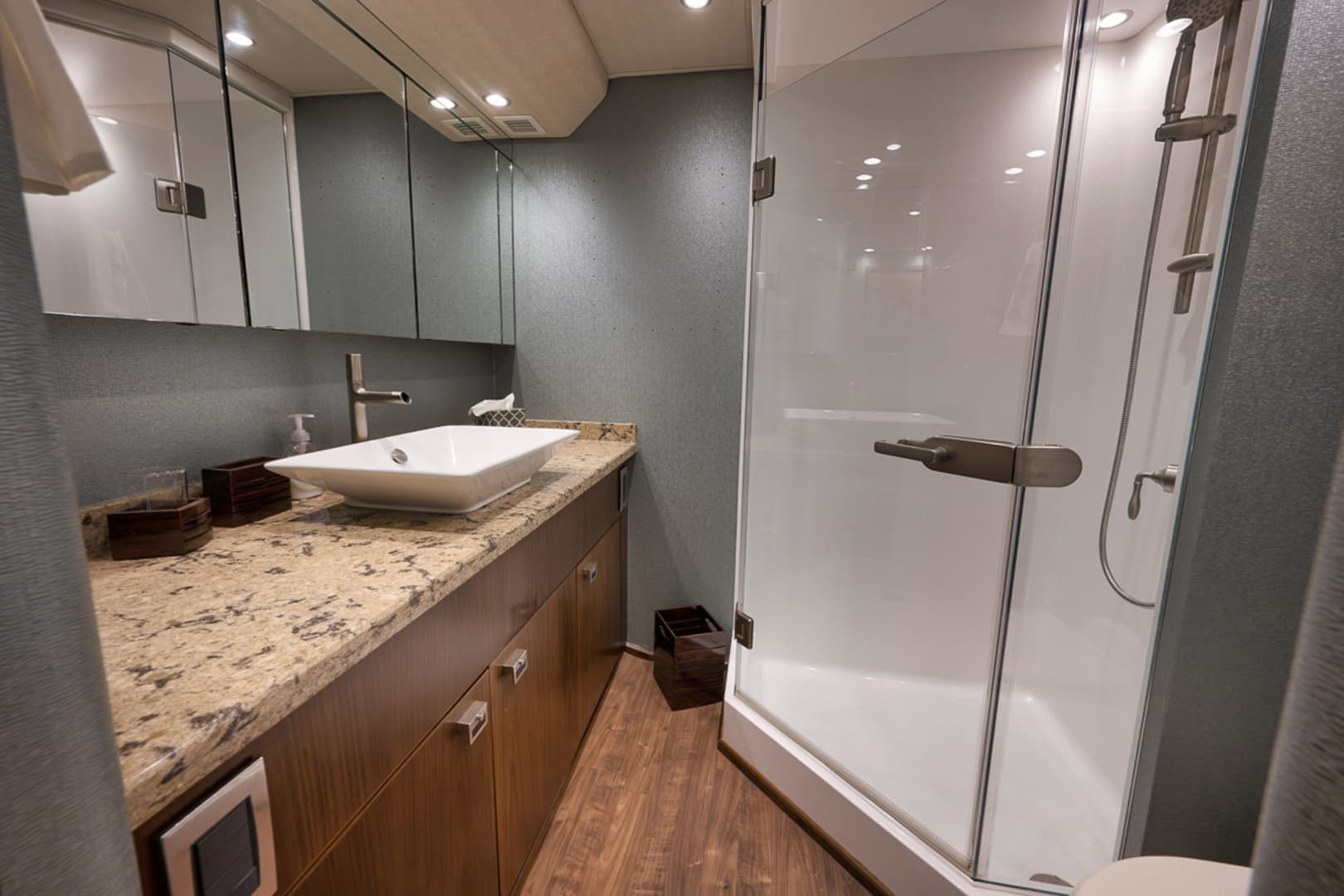 2015 Viking Enclosed Bridge - Image 38