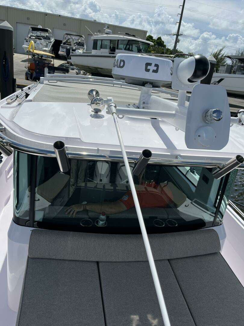 2024 Axopar Cross Cabin - Image 7