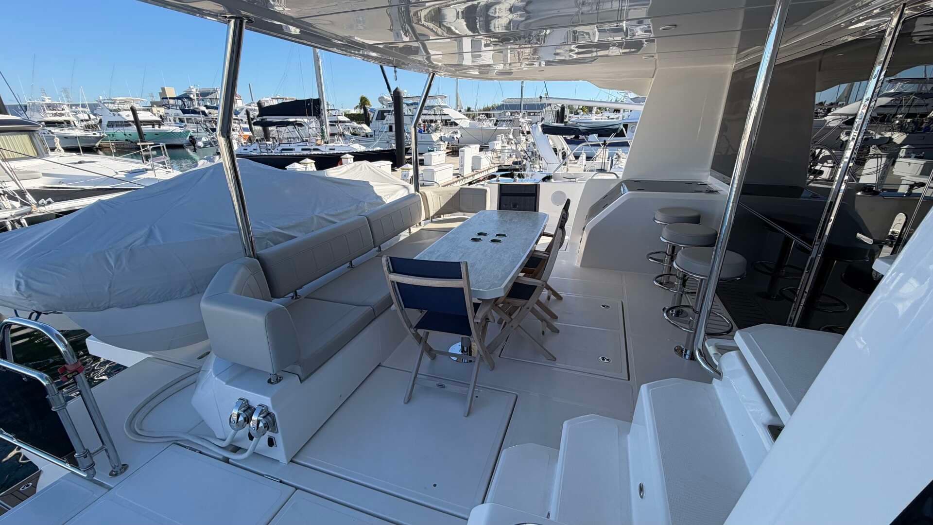 2025 Aquila 54 ENCLOSED BRIDGE - Image 13