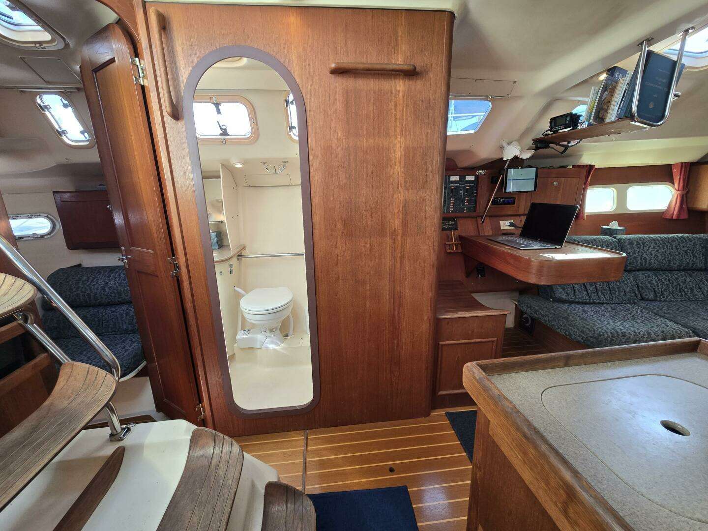 1998 Hunter 410 - Image 29