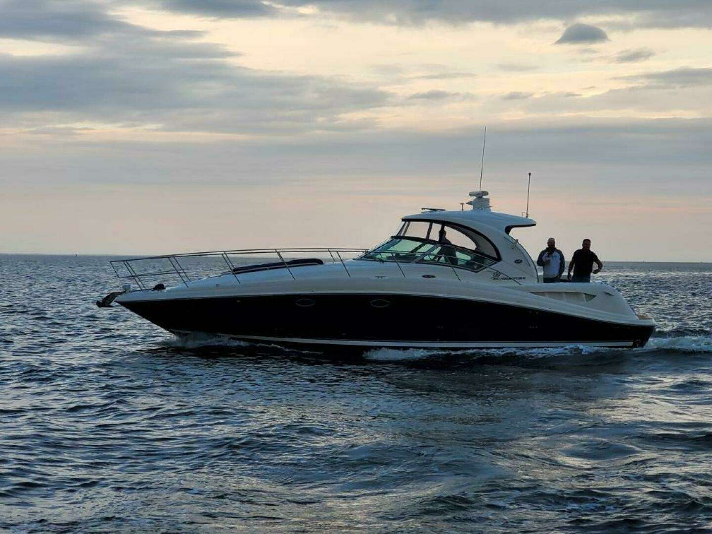 2004 Sea Ray 390 Sundancer - Image 3