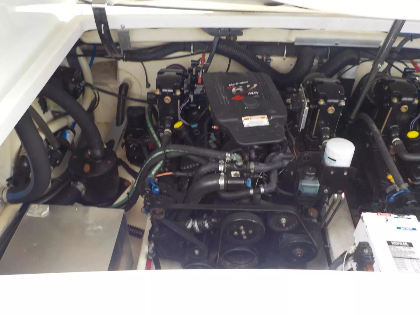 2006 Formula 330 SS - Image 15