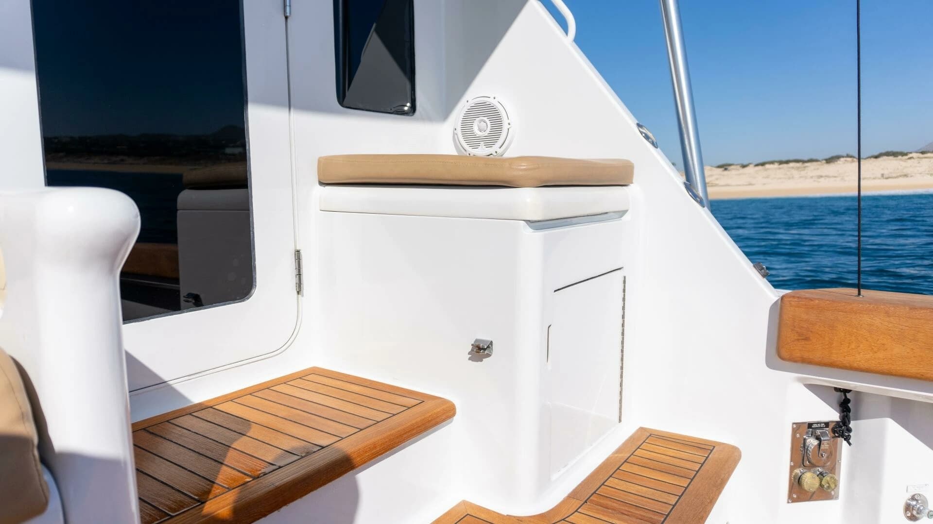 2001 Hatteras 60 Convertible - Image 42