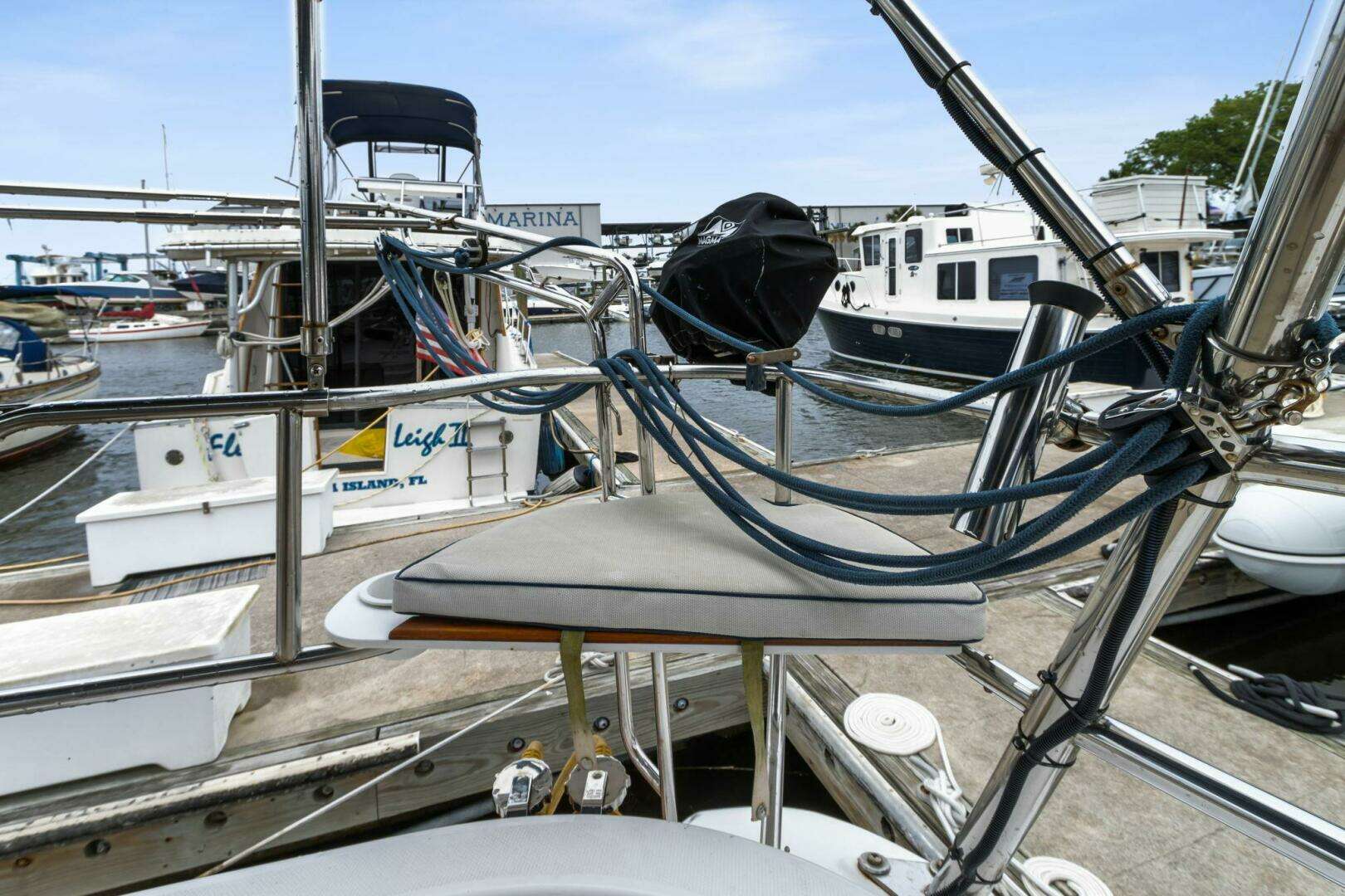 2003 Hunter 356 - Image 21