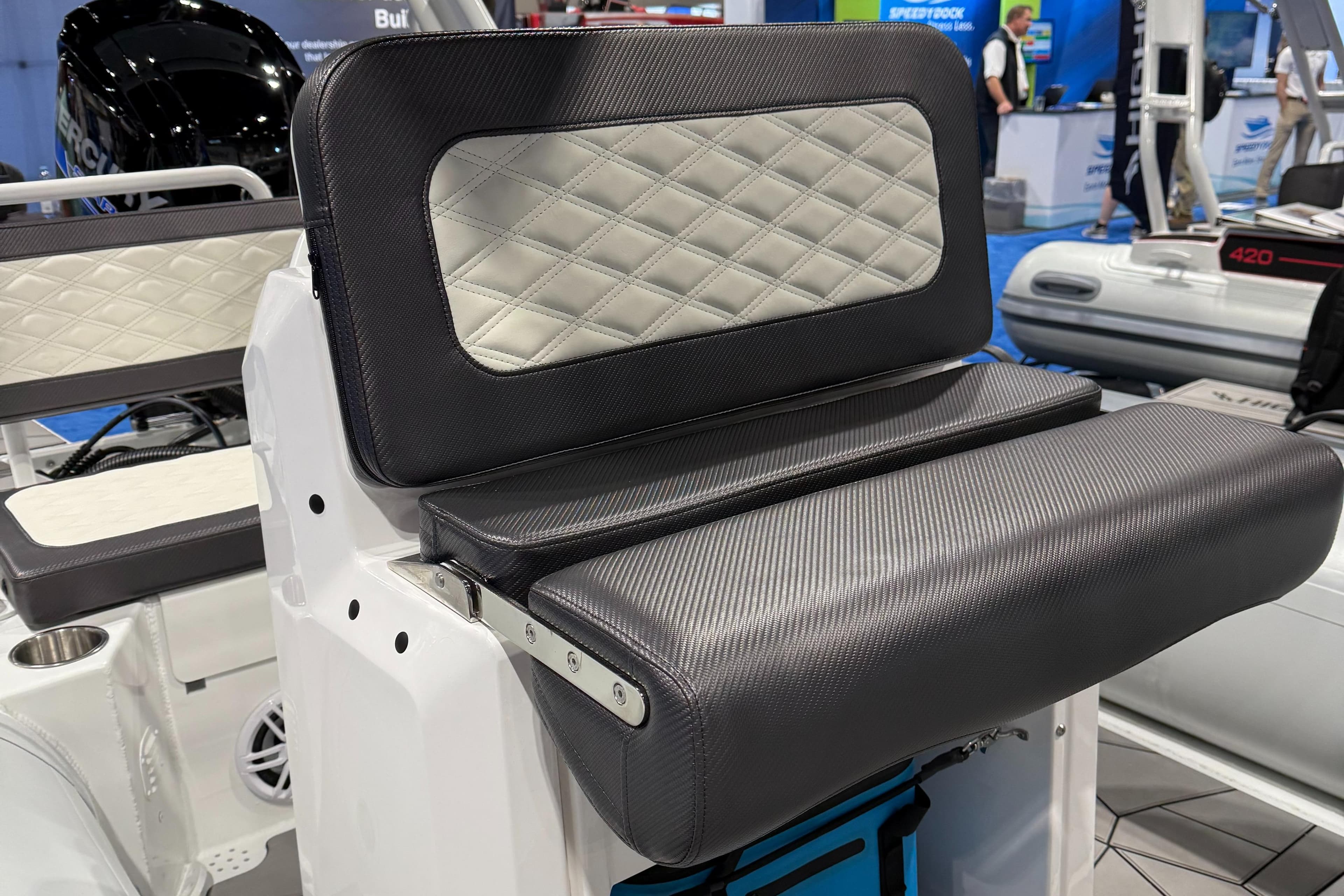 Highfield Sport 560 boat seat, 2025 model, featuring diamond-patterned upholstery.
