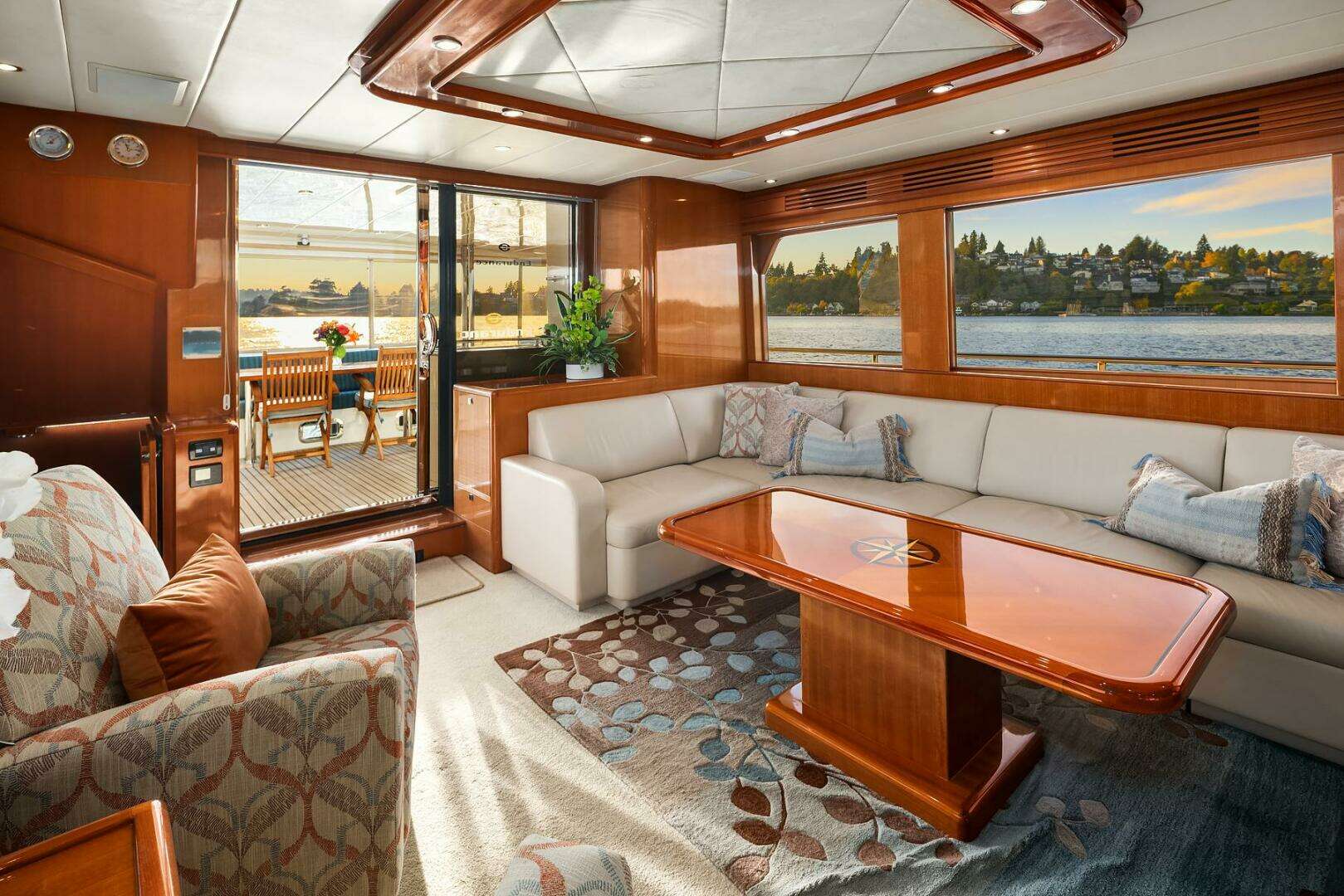 2014 Hampton 720 Skylounge LRC - Image 7