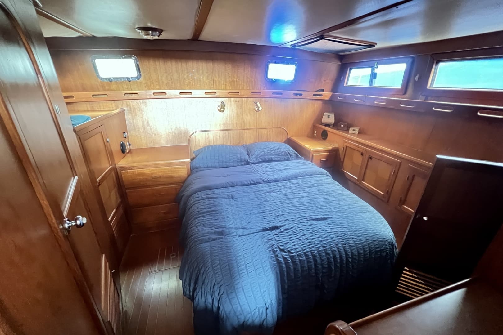 1990 Marine Trader — - Image 49