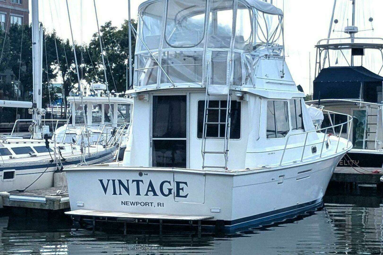 1988 Cape Dory 36 Flybridge Sedan Fast Trawler - Image 2