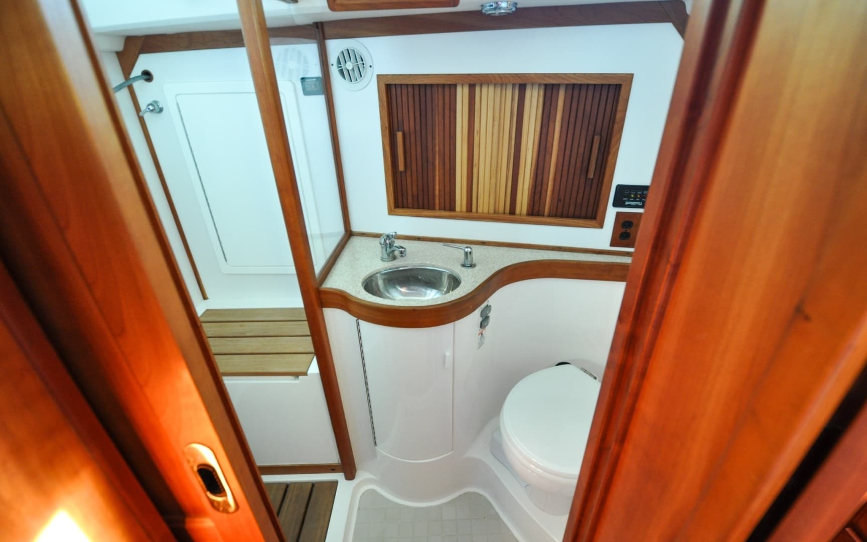 2004 Sabre 426 - Image 75