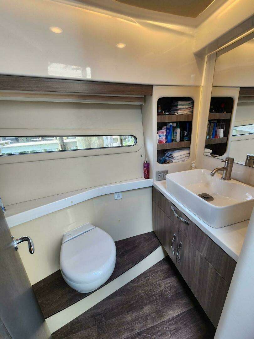 2020 Regal 38XO - Image 13