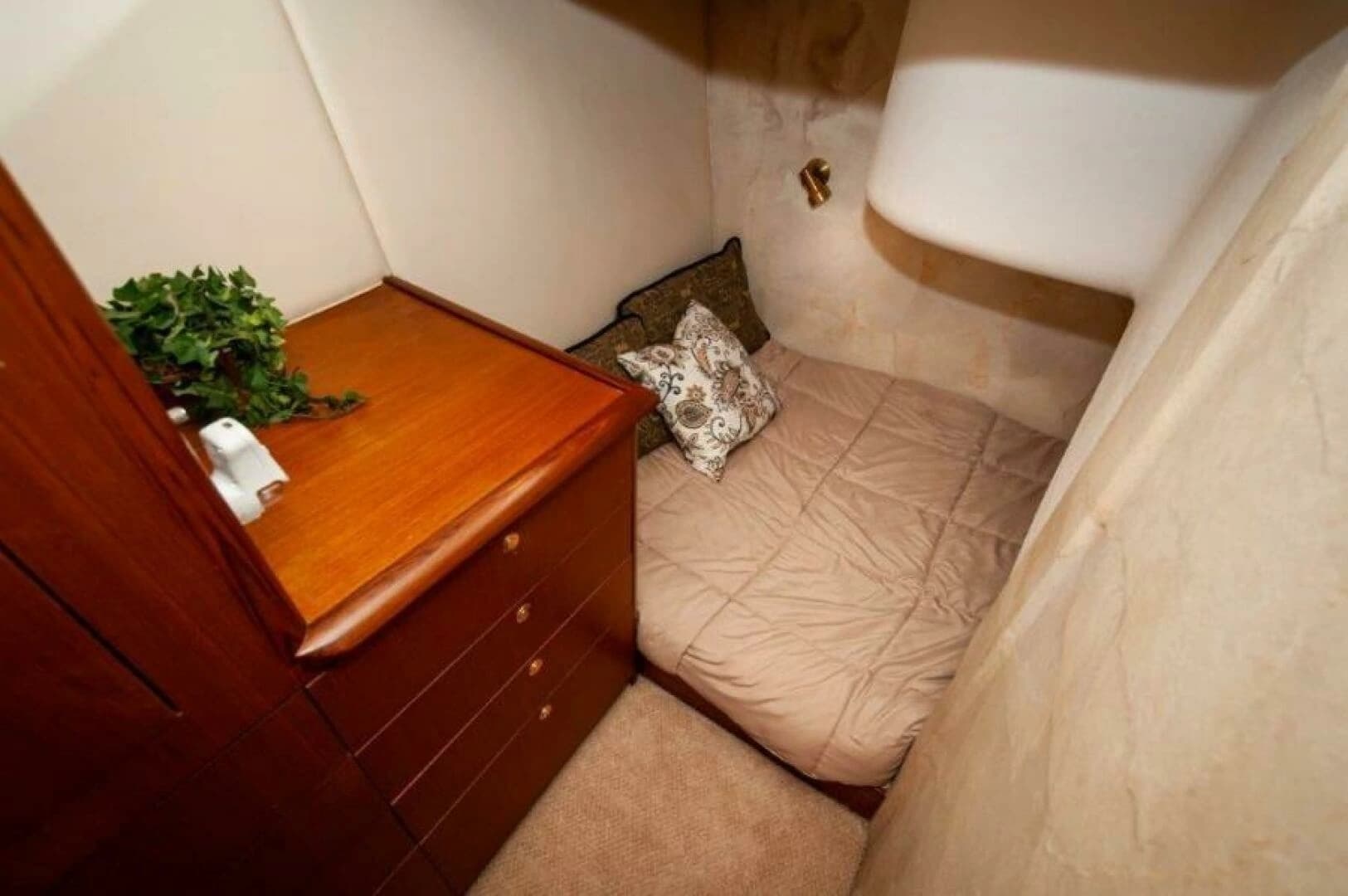 1998 Ocean 48 Super Sport - Image 25