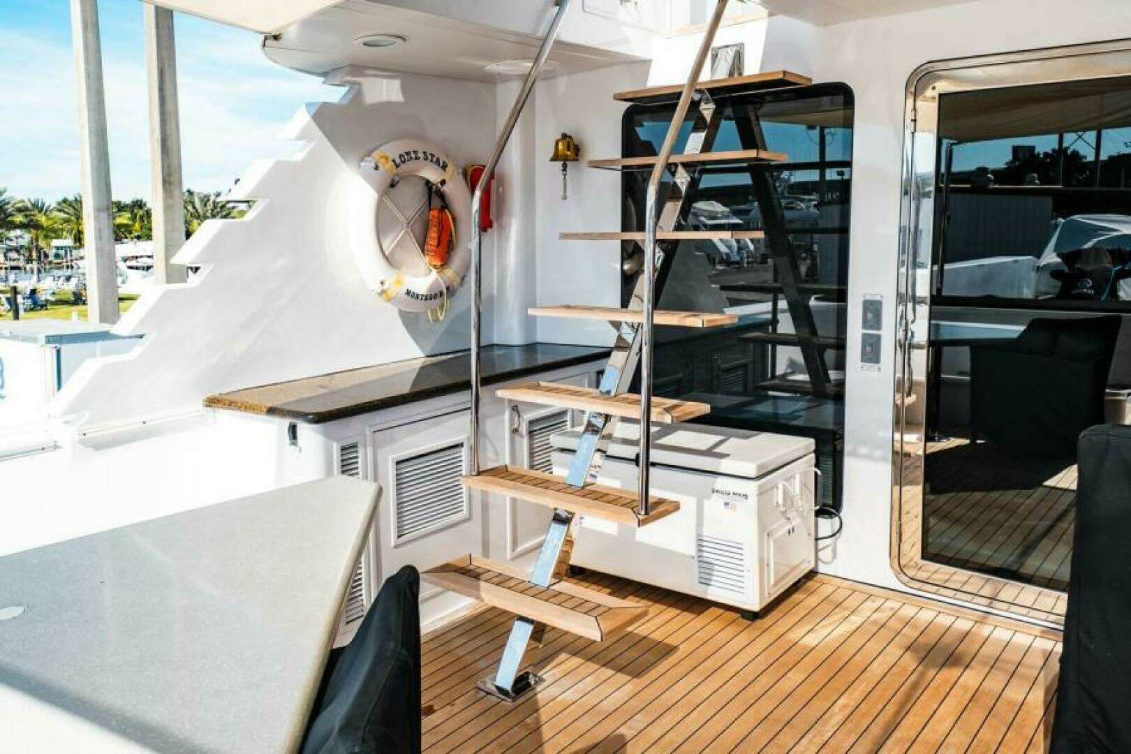 1995 Hatteras Flybridge Motor Yacht - Image 82