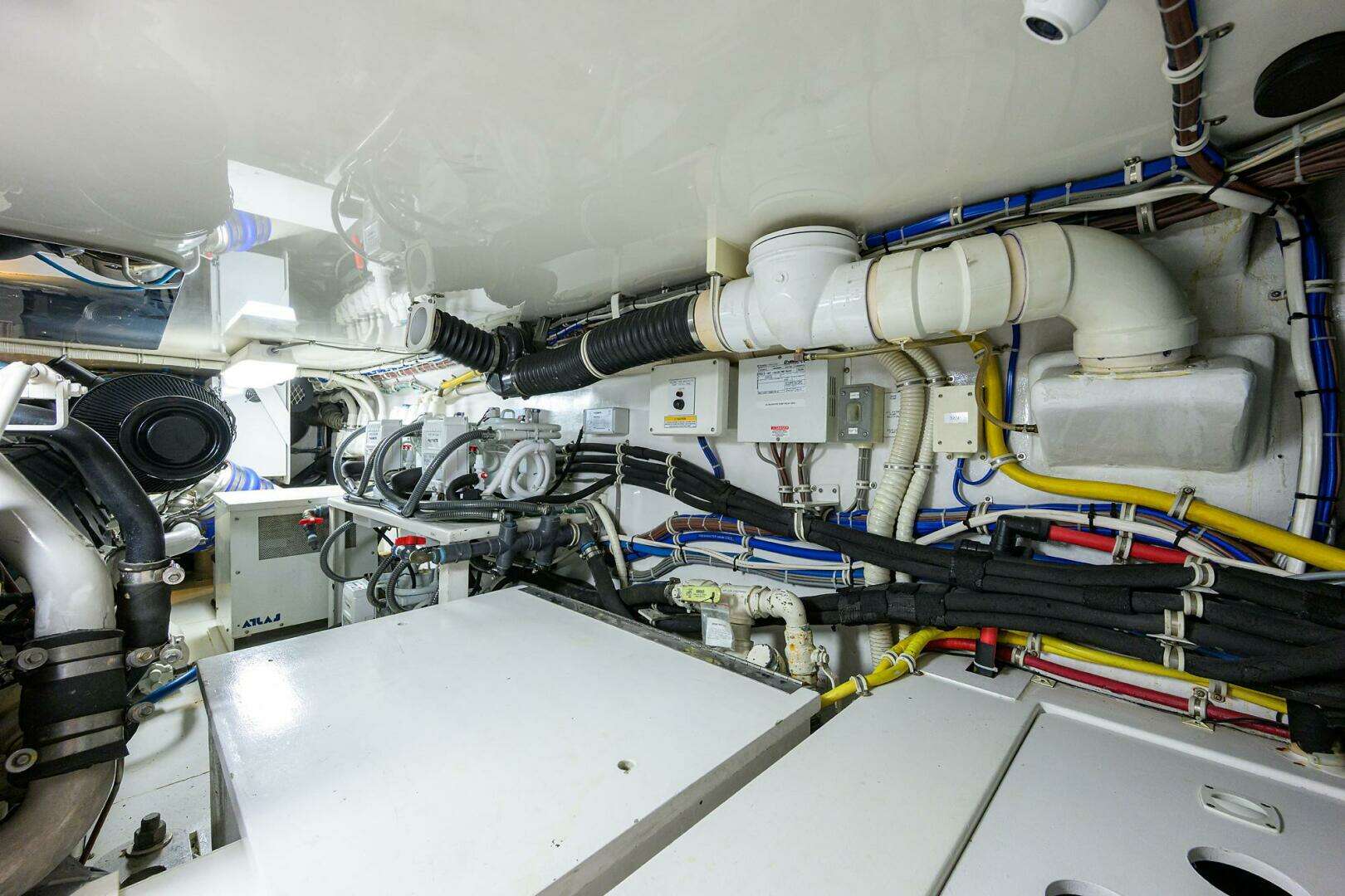 2013 Hatteras GT63 - Image 47