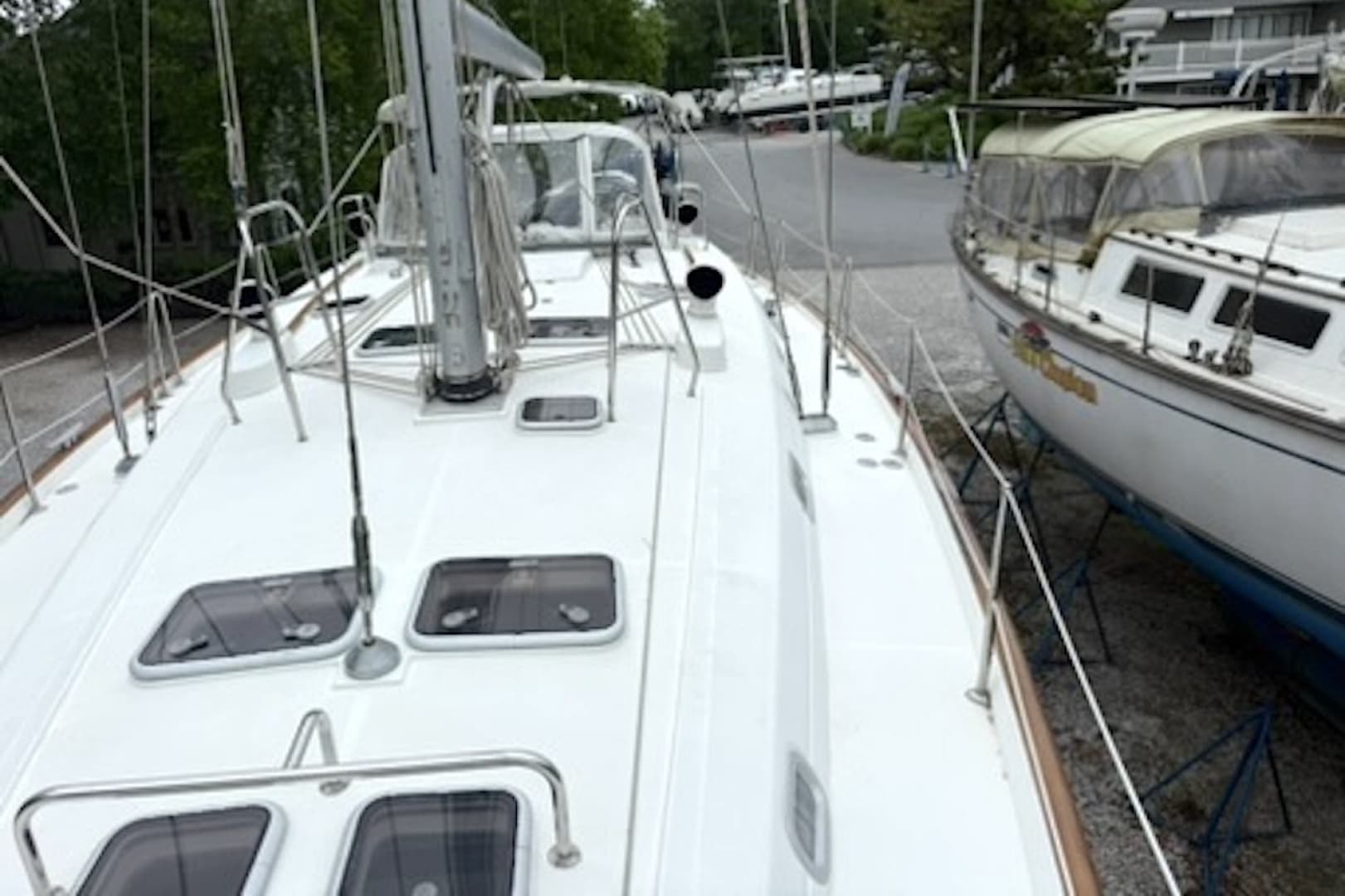 2001 Beneteau — - Image 9