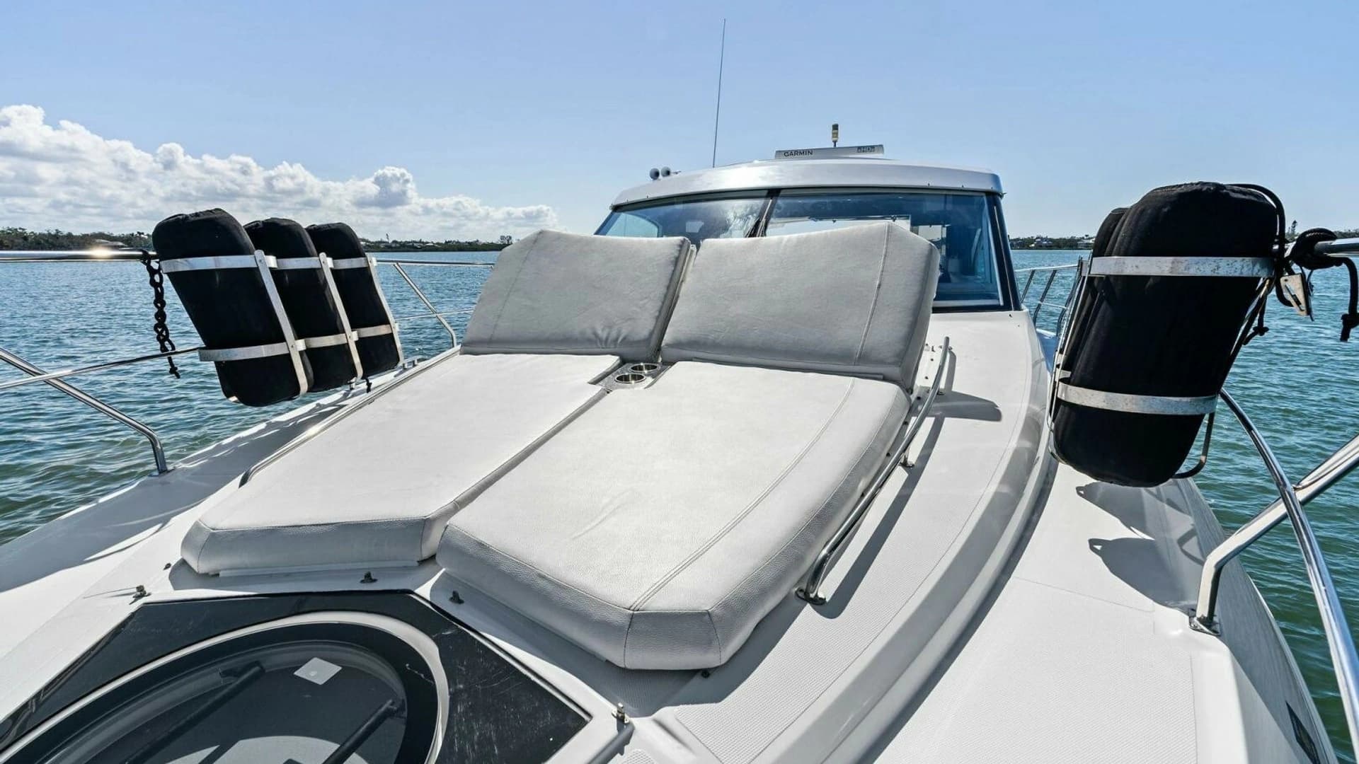 2019 Cruisers Yachts 45 Cantius - Image 6
