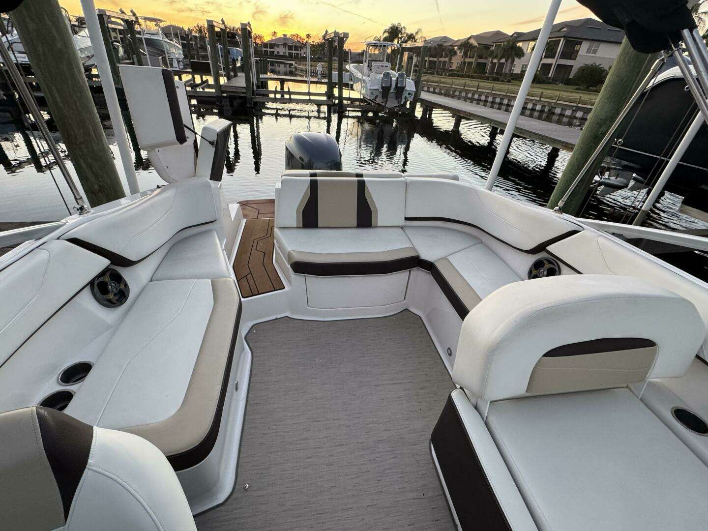 2016 Regal 23 OBX - Image 21