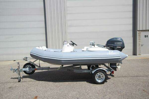 2025 Zodiac Yachtline 360 Deluxe PVC