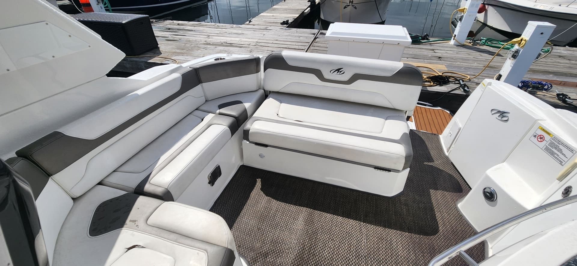 2015 Monterey 335 Sport Yacht - Image 9
