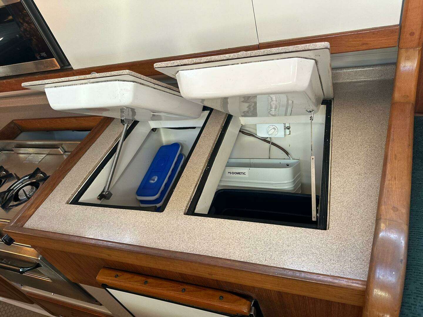 1997 Catalina Morgan 38 - Image 34