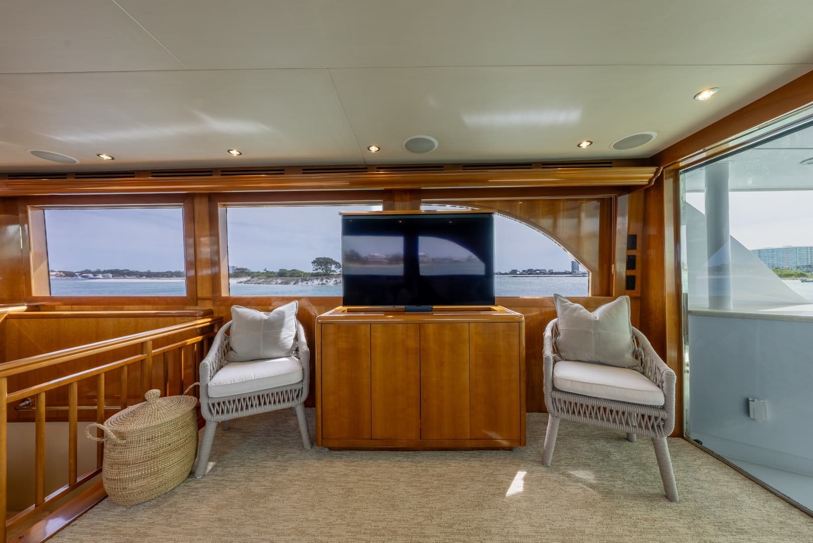 2004 Hatteras Sport Deck - Image 3