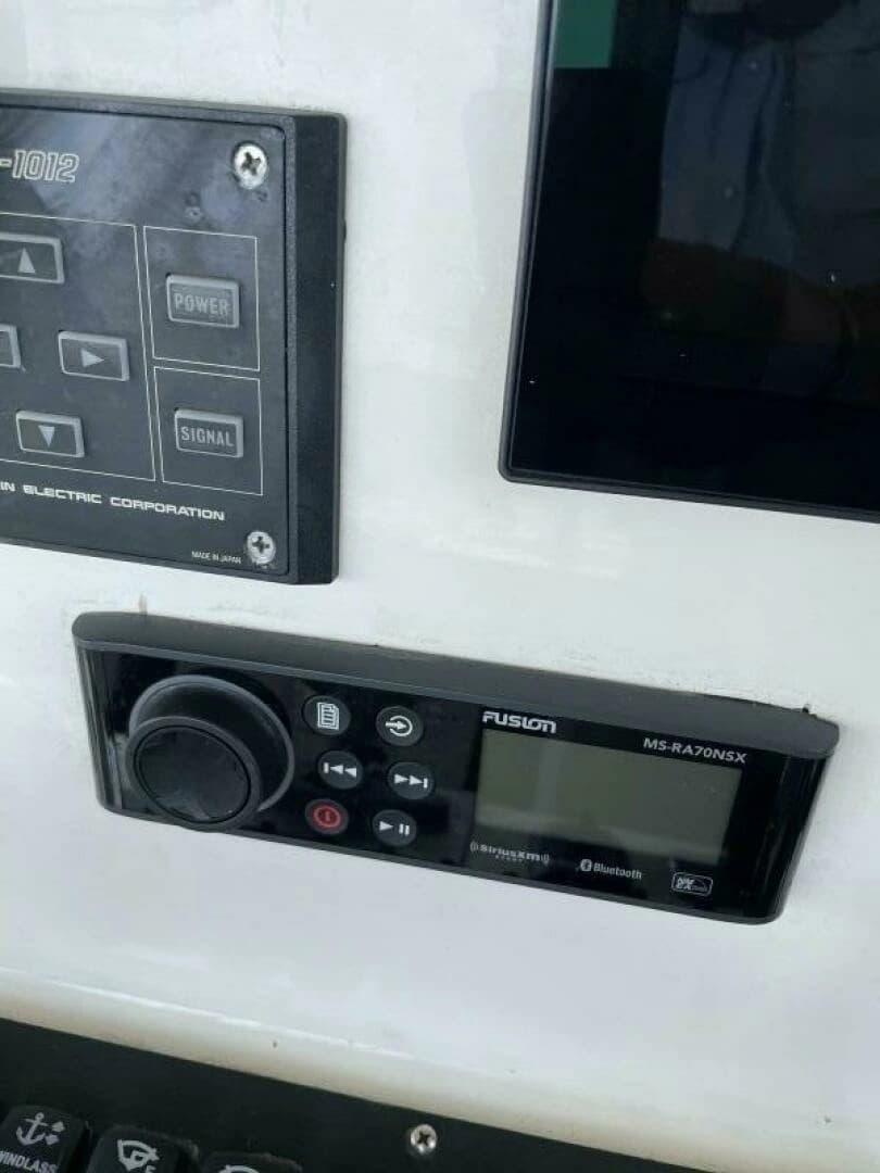 1997 Custom 31 Center Console - Image 8