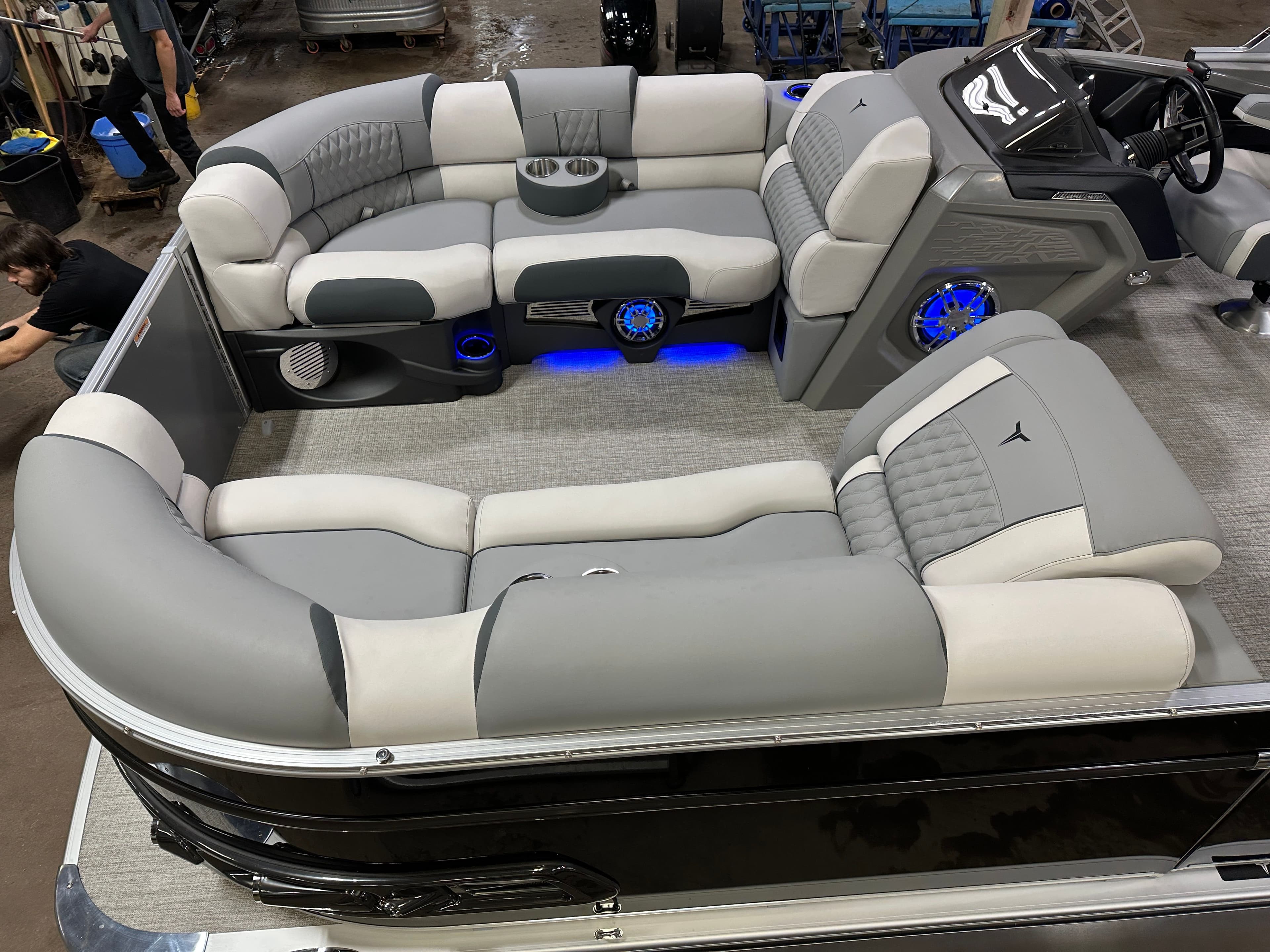 2025 Tahoe Cascade 2385 Cruise Rear Bench (CRB) & Honda 4-Stroke EFI - 7