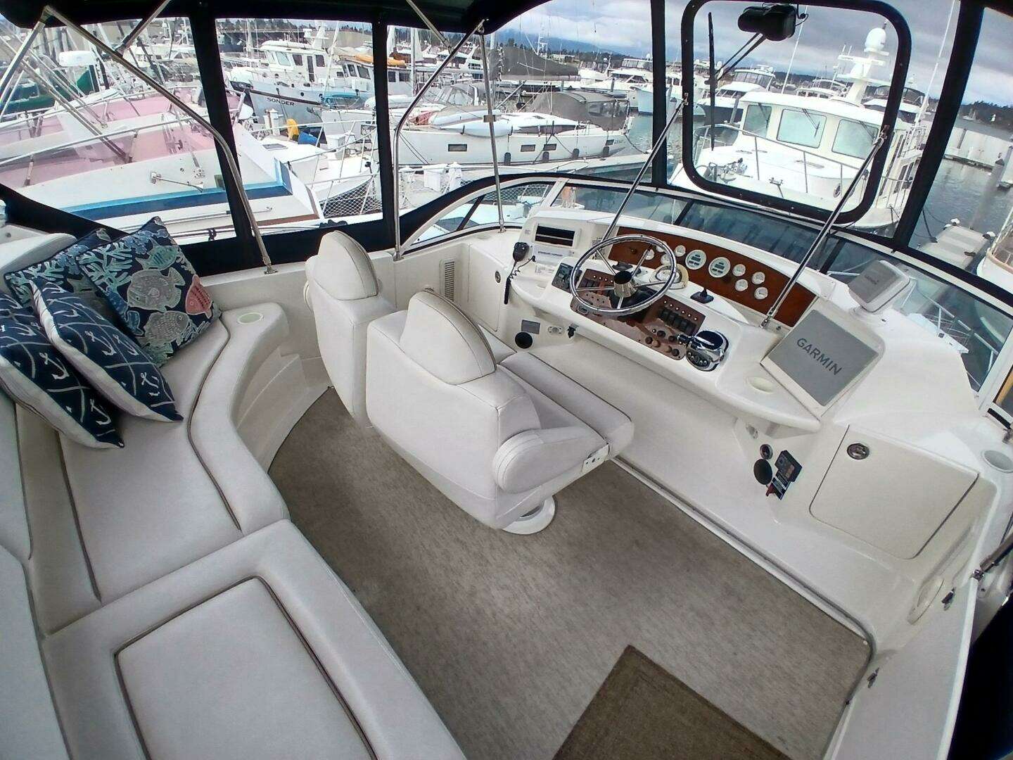 2006 Silverton 35 Motor Yacht - Image 7