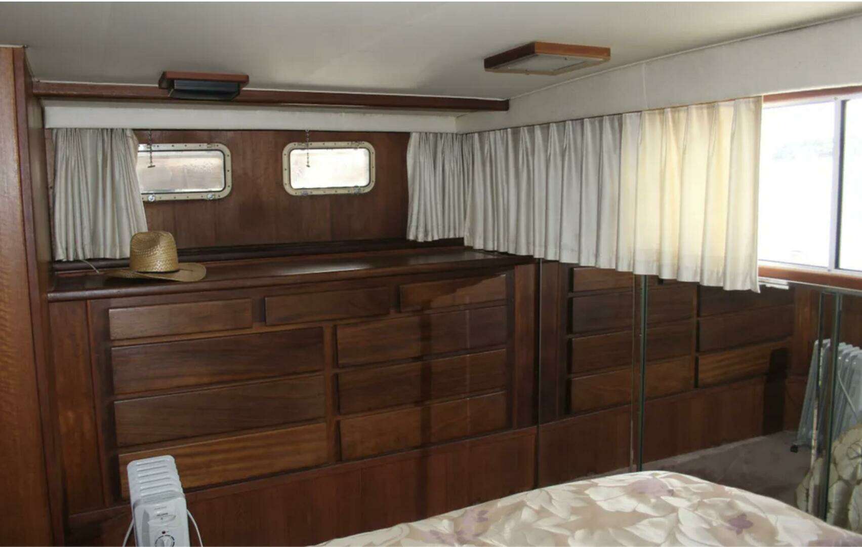 1974 Hatteras 58 Yachtfish - Image 15