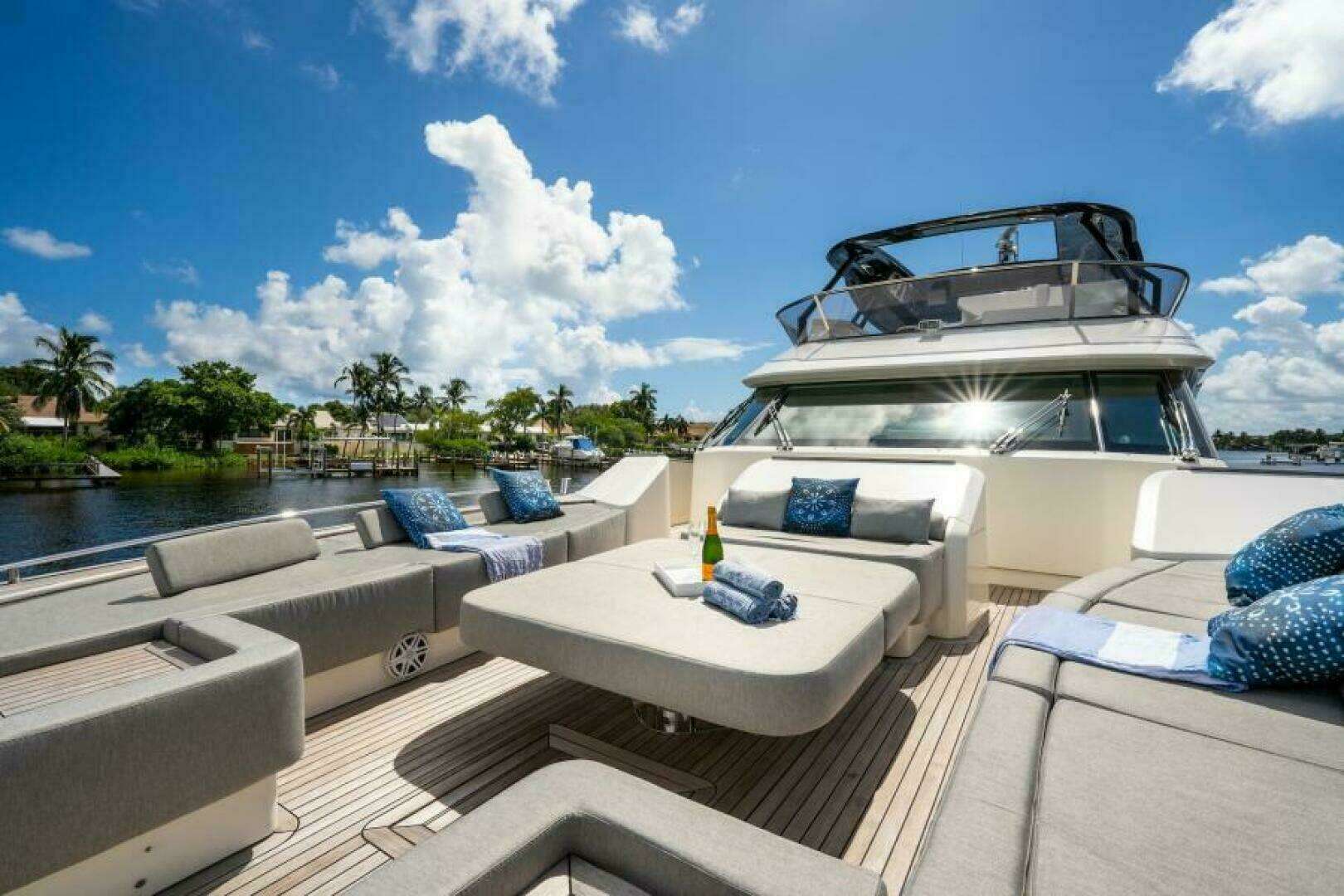 2015 Monte Carlo Yachts MCY86 - Image 17