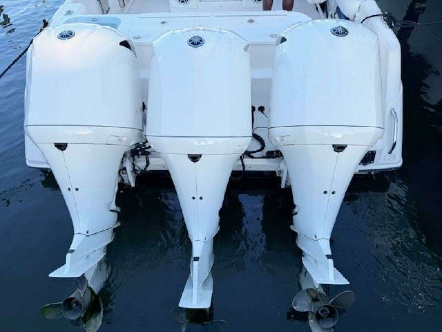 2014 Everglades 355 Center Console - Image 10