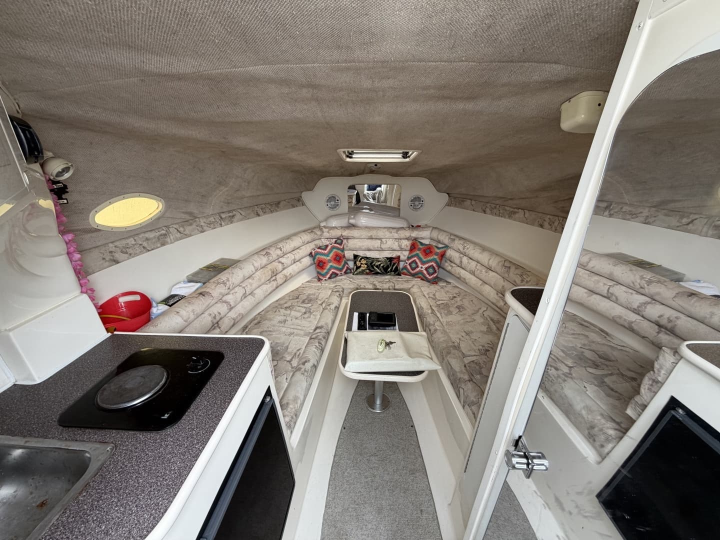 1998 Rinker 266 Fiesta Vee - Image 46