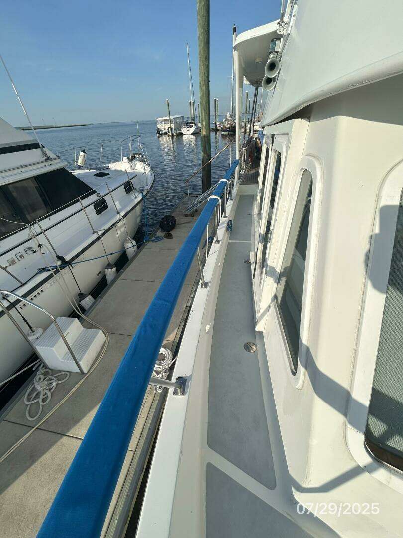1989 DeFever Offshore Cruiser - Image 13