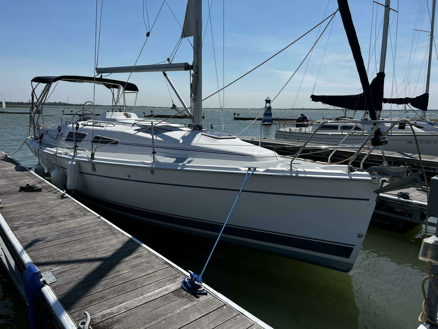 2004 Hunter 33 - Image 4