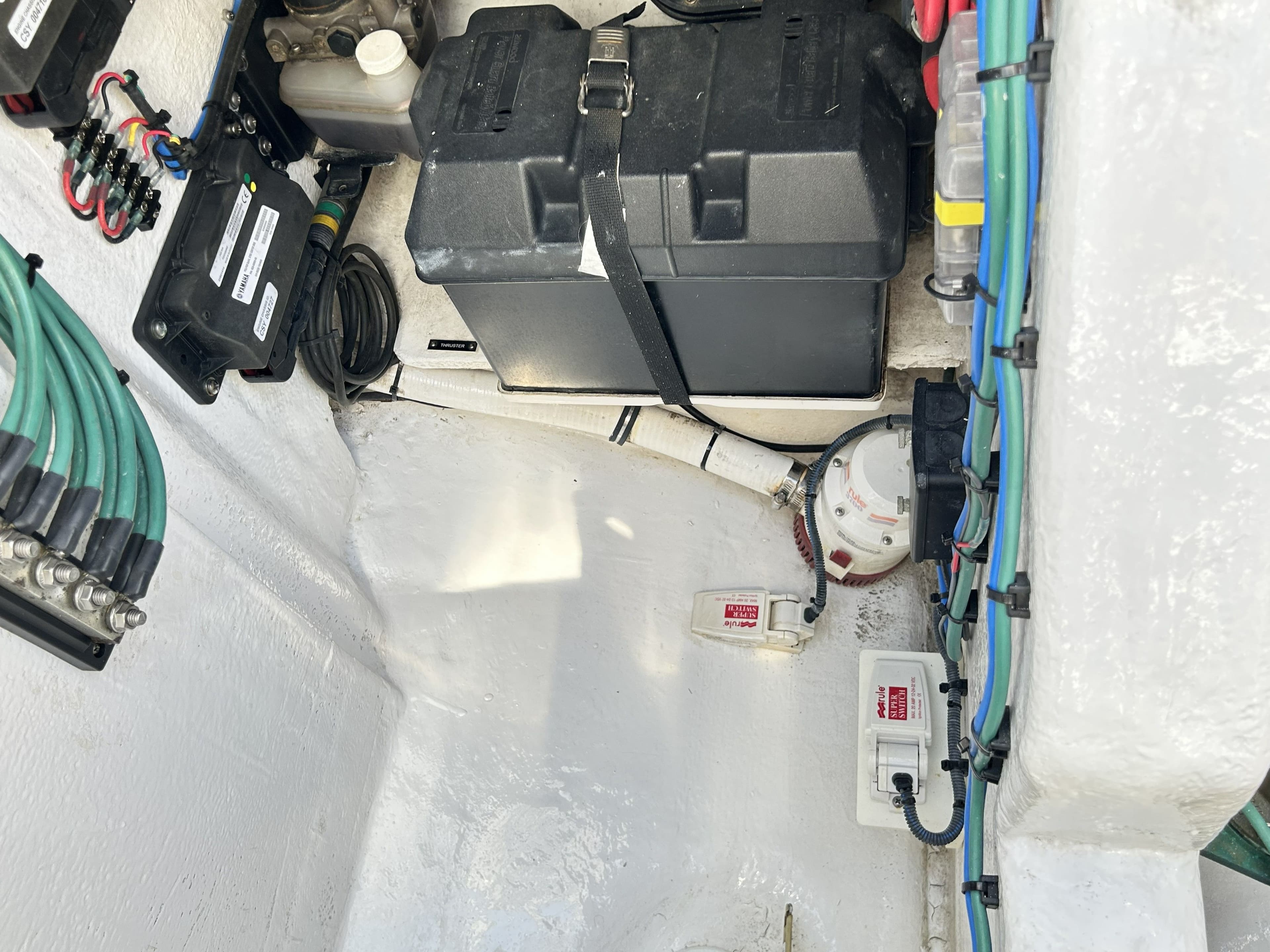Electrical system of 2018 Intrepid 475 Sport Yacht with cables and battery.