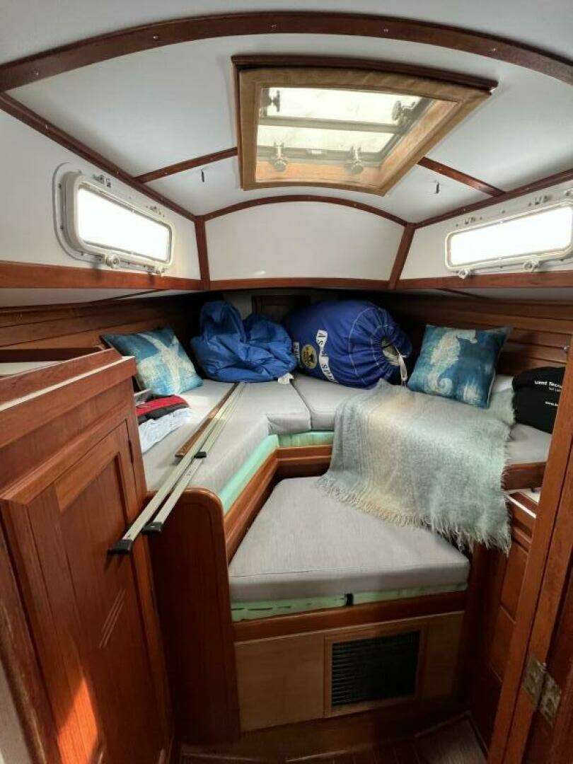 1986 Dickerson Tri-Cabin - Image 10