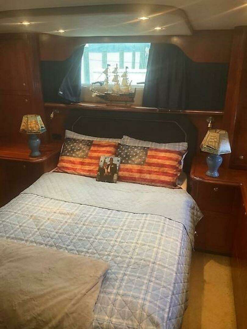 2004 Cruisers Yachts 405 Express Motoryacht - Image 22