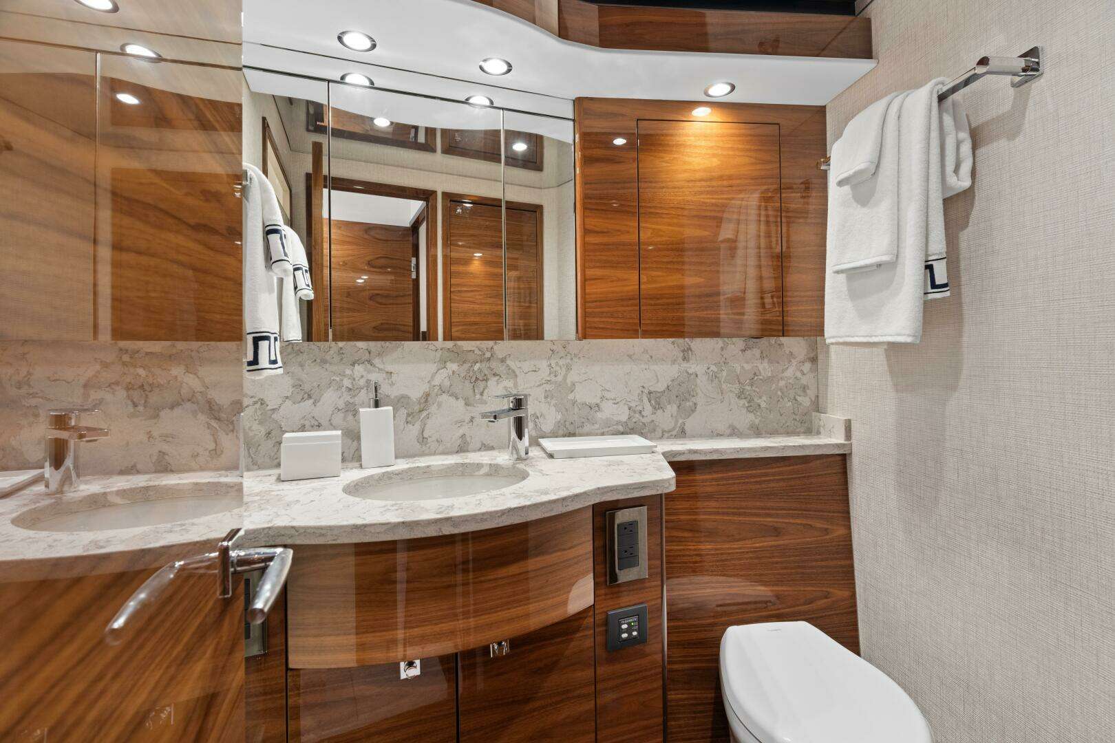 2025 Viking 58 Convertible - Image 14