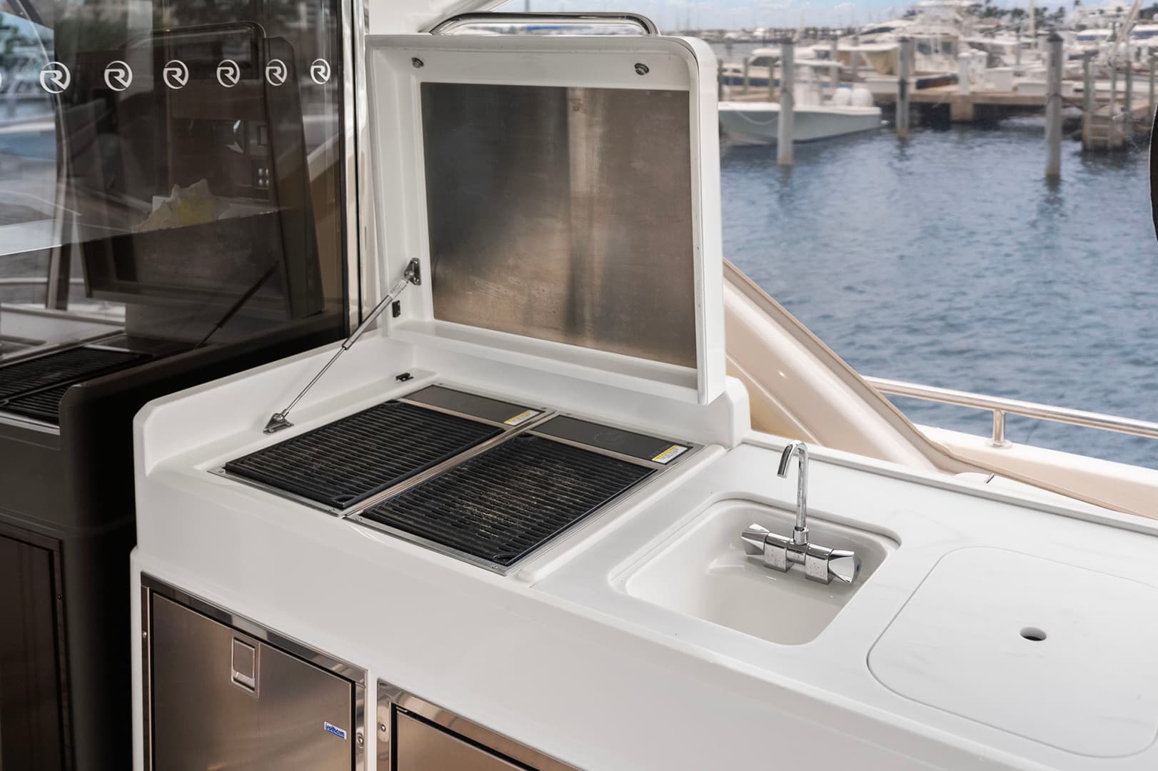 2024 Riviera 6000 SPORT YACHT - Image 50