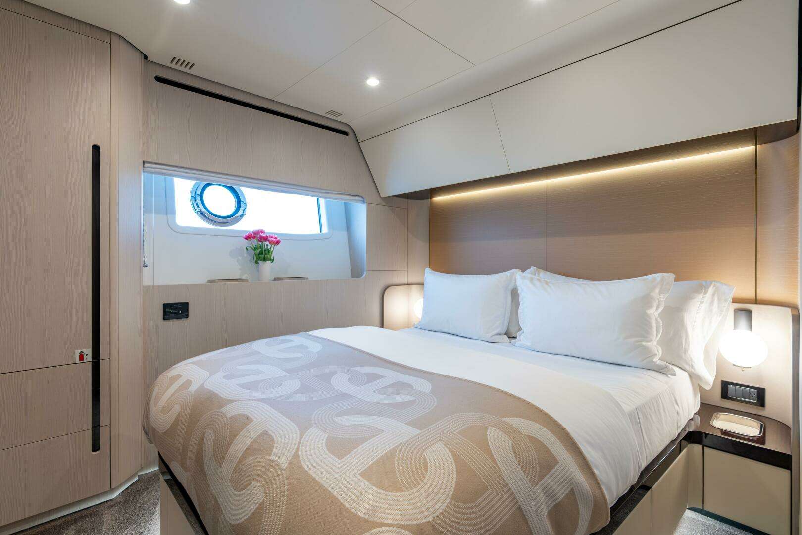 2022 Azimut 78 - Image 35