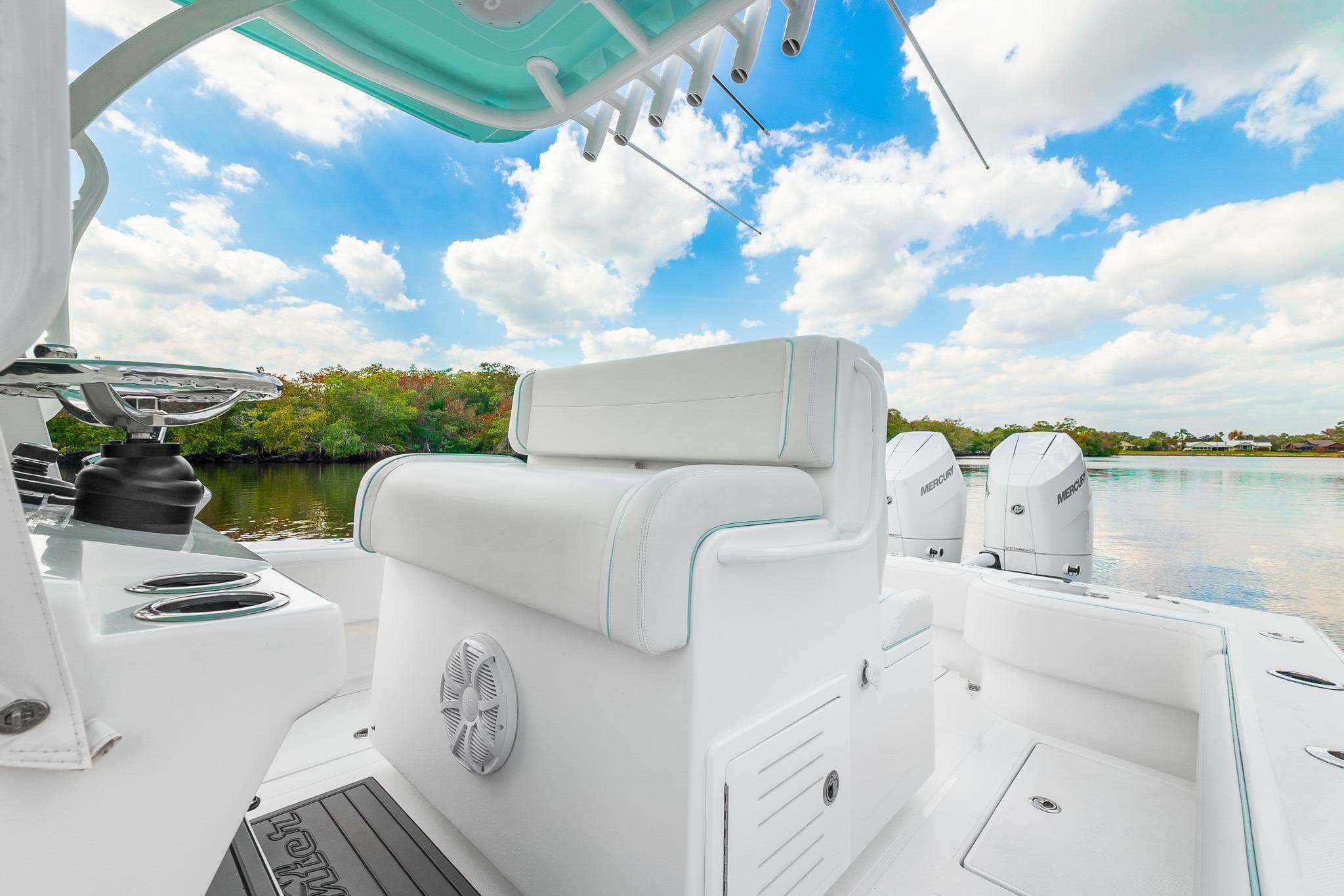 2024 SeaHunter 28 Floridian boat interior with seating, water view, and clear sky.
