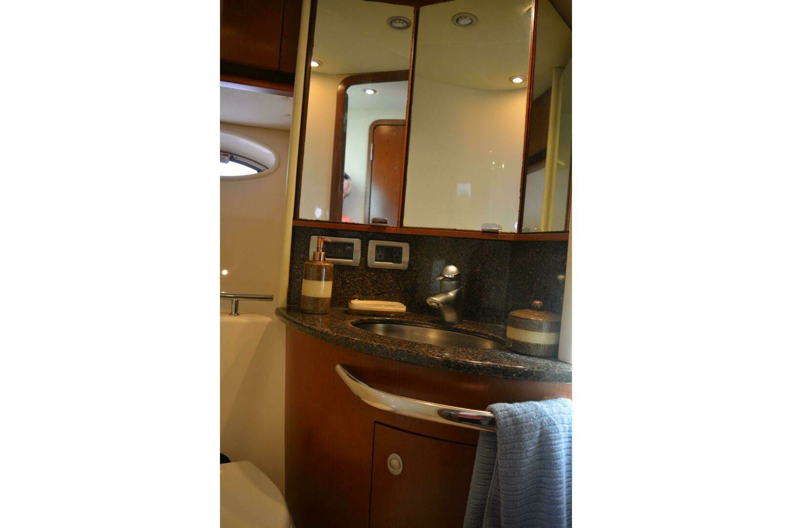 2007 Sea Ray 44 Sundancer - Image 81