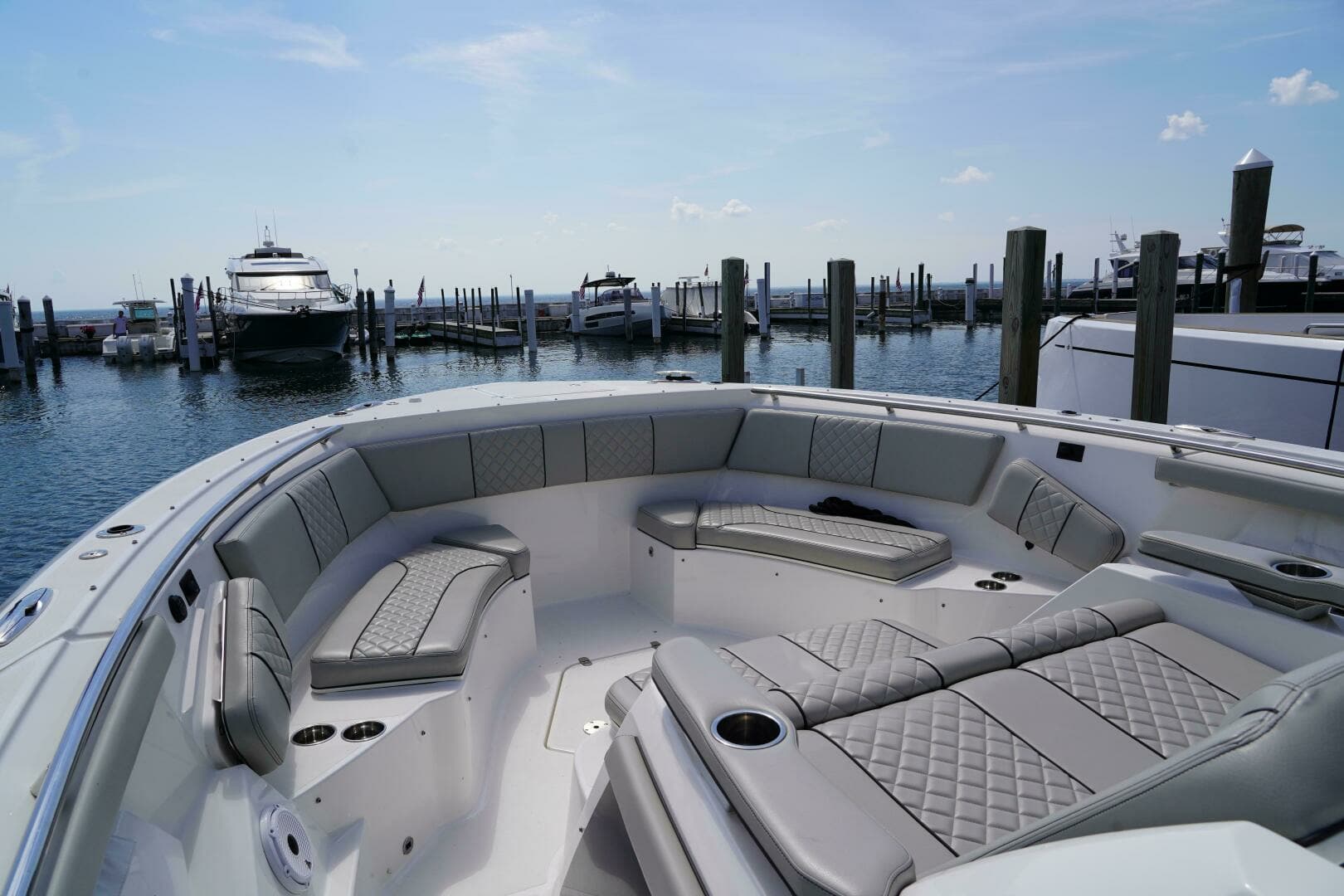 2022 Pursuit 428 - Image 15