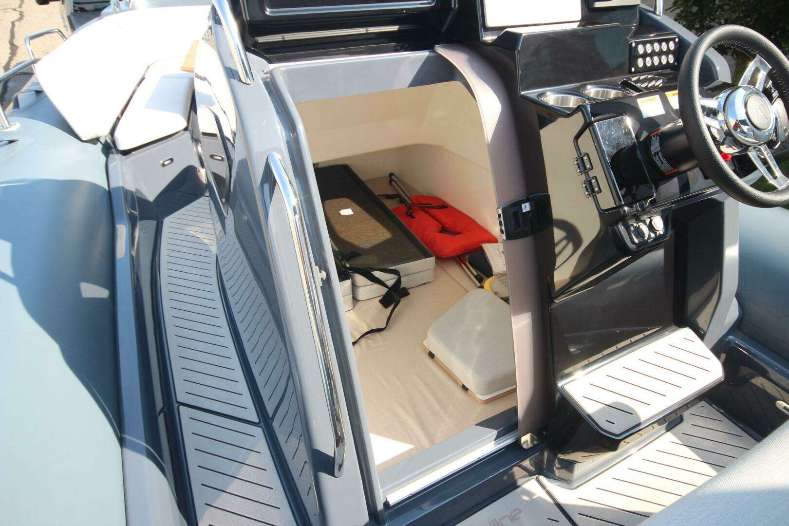 2024 Zodiac Medline 9 NEO - Image 25