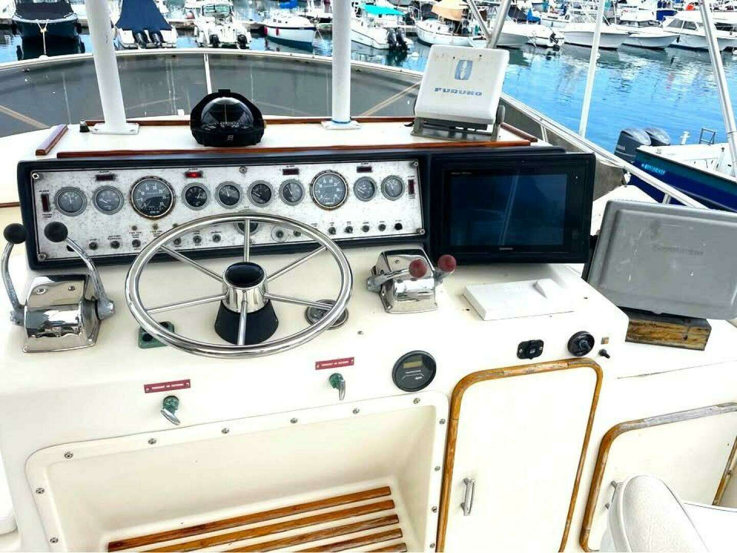 1986 Chris-Craft 422 COMMANDER - Image 8